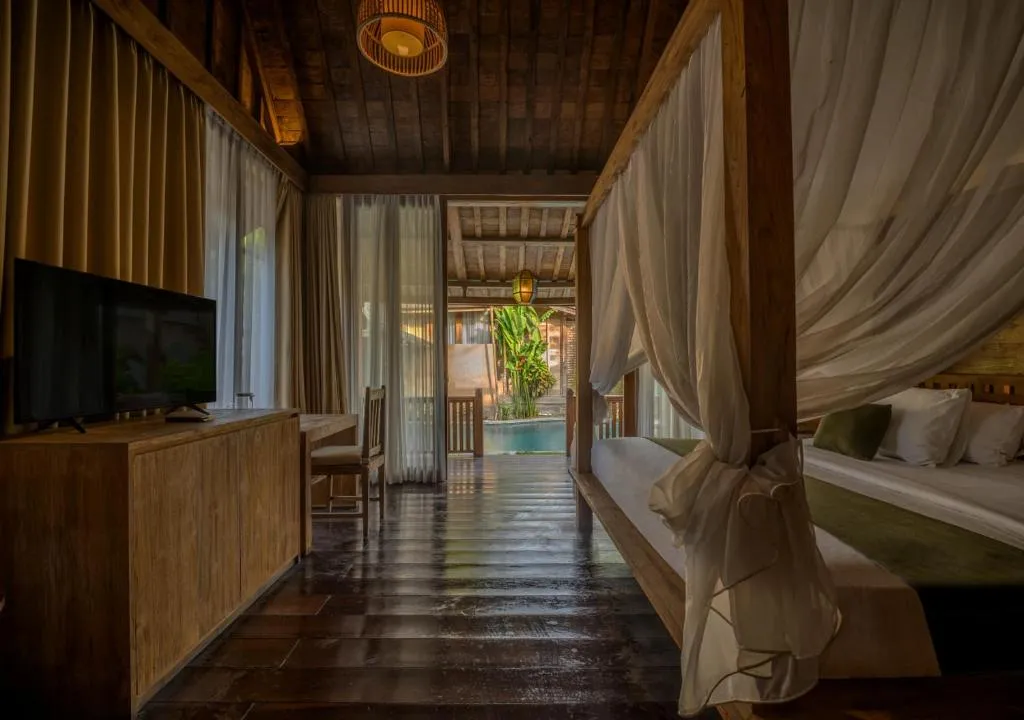 Room interior opening to the pool